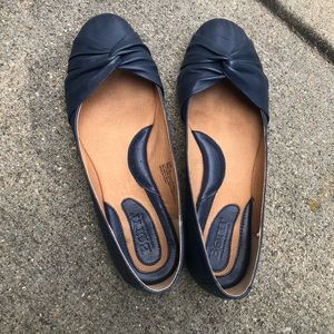 Born navy flats, Like new. Wore a couple times. I need smaller size.